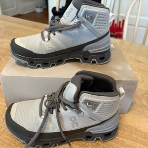 BNIB Oncloud Cloudrock 2 waterproof women’s 7 hiking boots